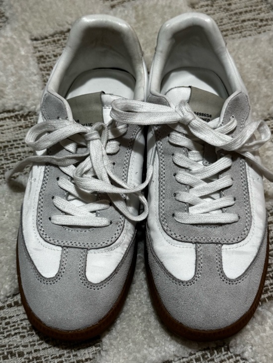 Steve Madden Shoes - Steve Madden Duo Sneakers White Gray Suede Gum Sole Lace Up Shoes Size 7